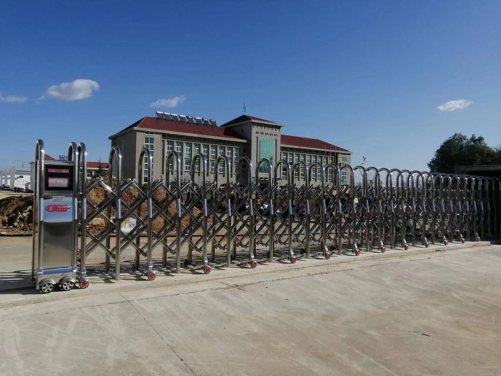 煙臺(tái)伸縮門